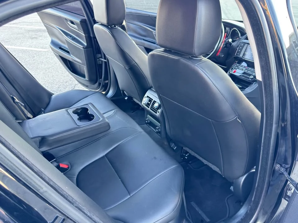2018 Jaguar XE - Image 12 of 19