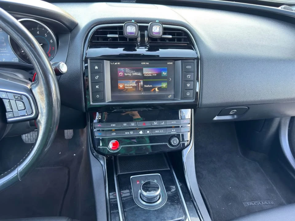 2018 Jaguar XE - Image 16 of 19