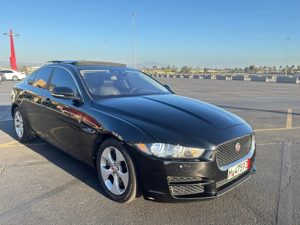 2018 Jaguar XE - Image 7 of 19