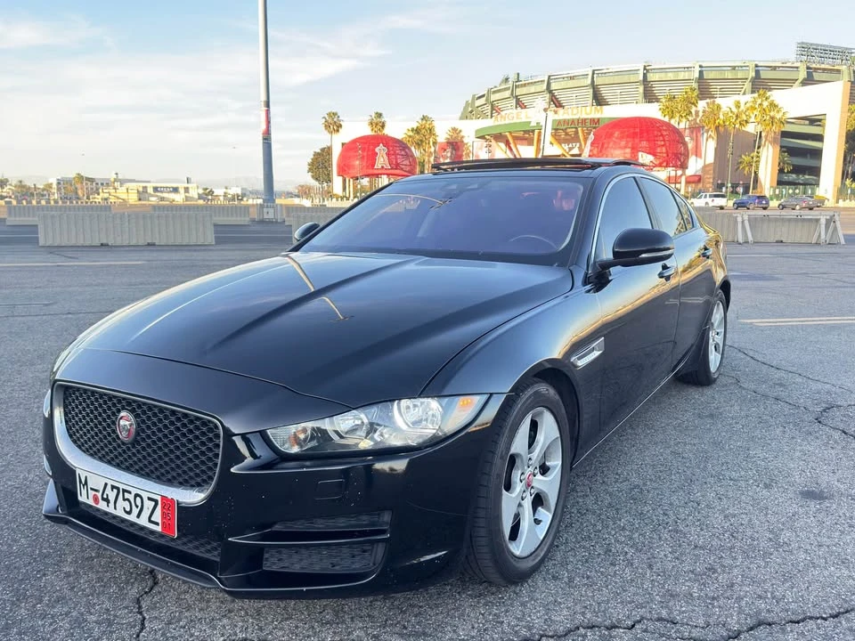 2018 Jaguar XE - Image 9 of 20