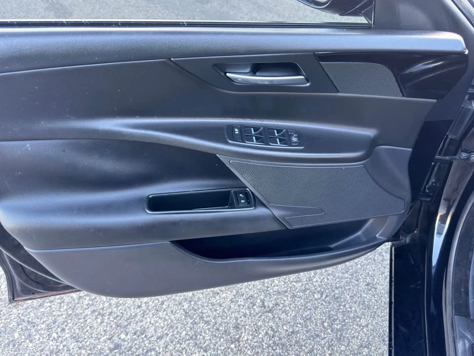 2018 Jaguar XE - Image 11 of 20