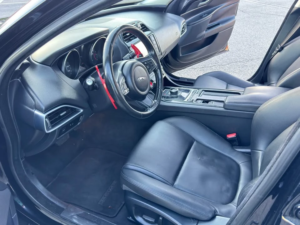 2018 Jaguar XE - Image 10 of 20
