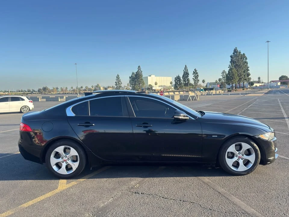 2018 Jaguar XE - Image 6 of 20