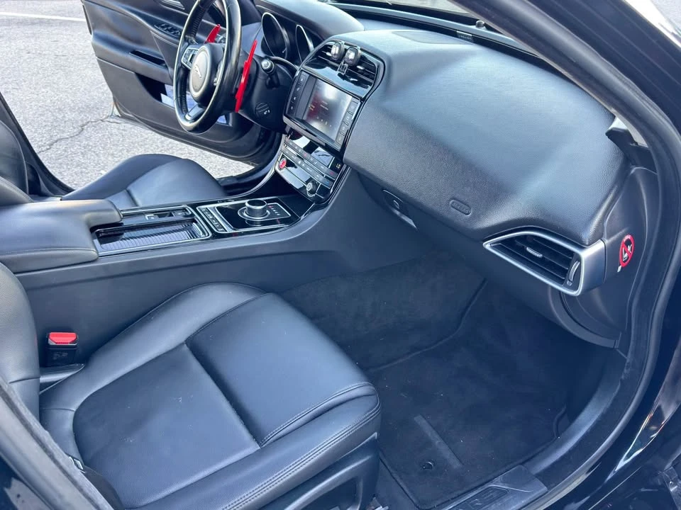 2018 Jaguar XE - Image 14 of 20