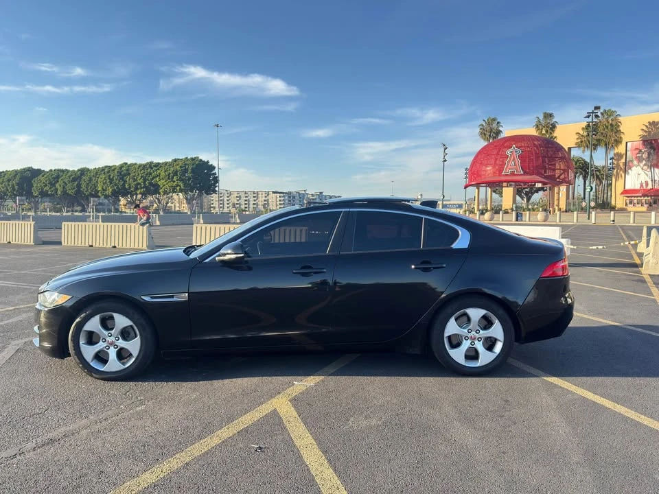 2018 Jaguar XE - Image 2 of 20