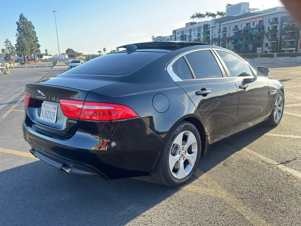 2018 Jaguar XE - Image 5 of 20