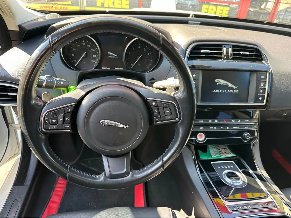 2018 Jaguar XE - Image 5 of 8
