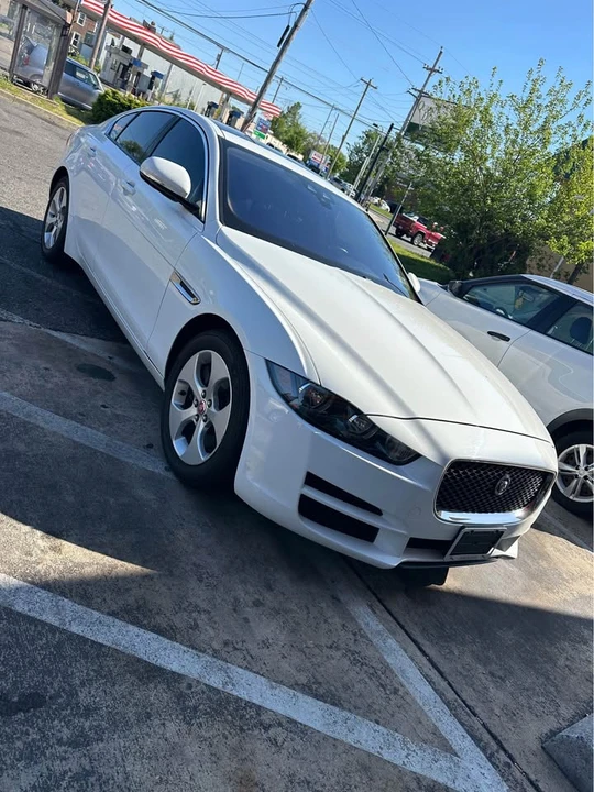 2018 Jaguar XE - Image 3 of 8