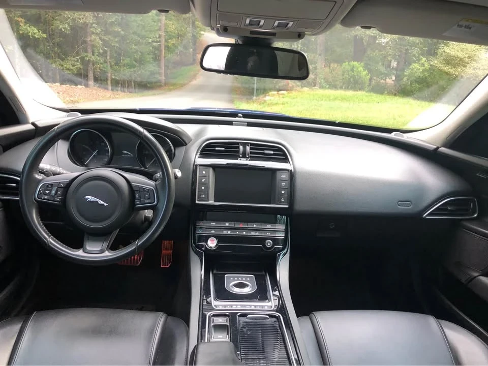 2018 Jaguar XE - Image 9 of 9