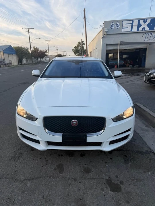 2018 Jaguar XE - Image 2 of 10