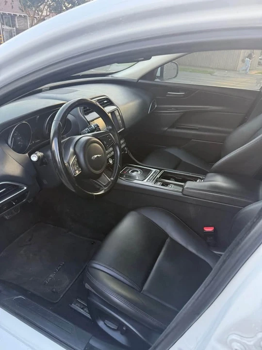 2018 Jaguar XE - Image 10 of 10