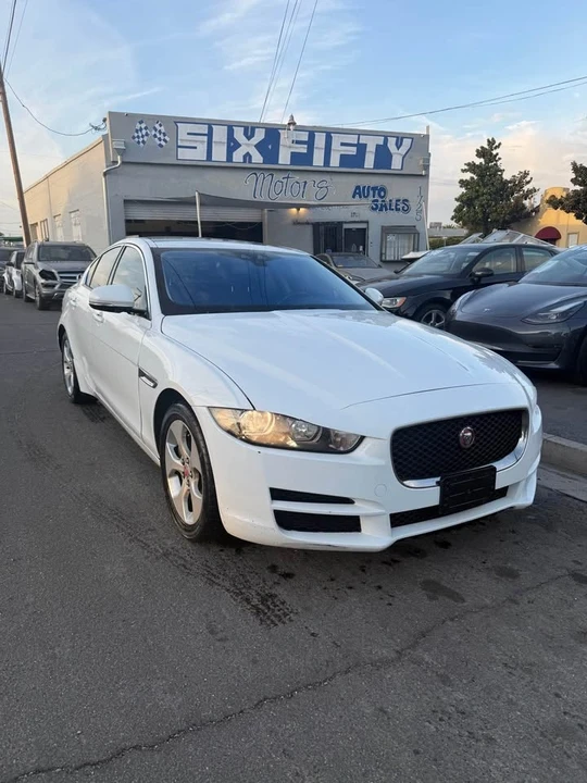 2018 Jaguar XE - Image 3 of 10