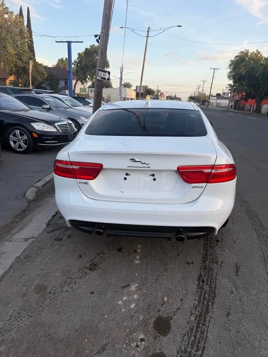 2018 Jaguar XE - Image 6 of 10
