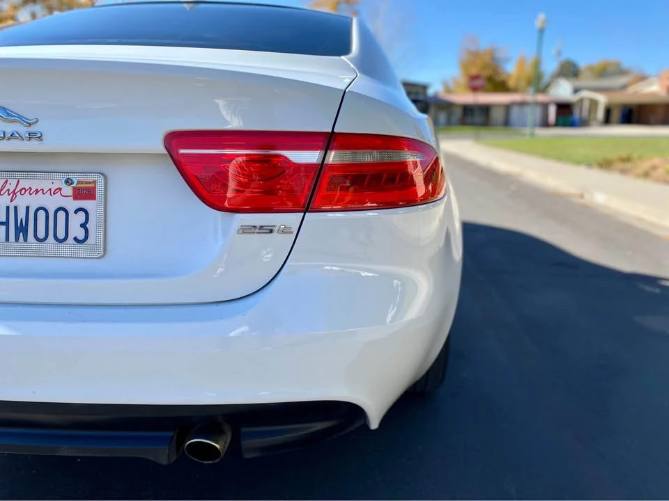 2018 Jaguar XE - Image 6 of 13