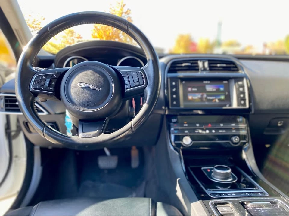 2018 Jaguar XE - Image 11 of 13