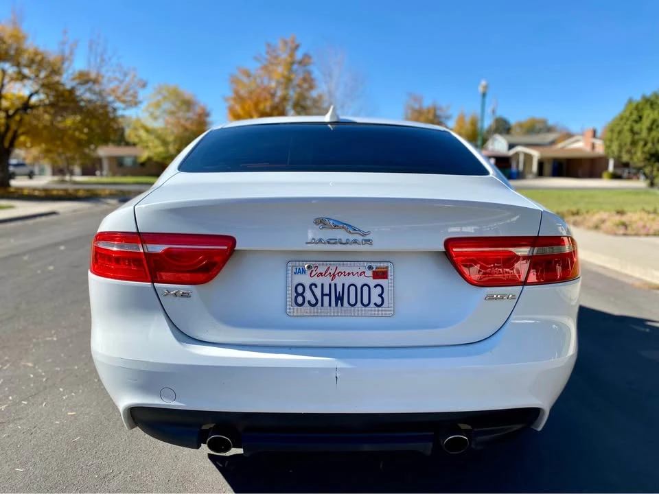 2018 Jaguar XE - Image 7 of 13