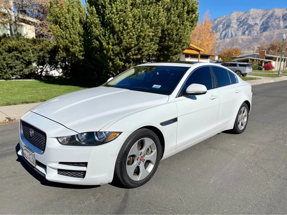 2018 Jaguar XE - Image 10 of 13