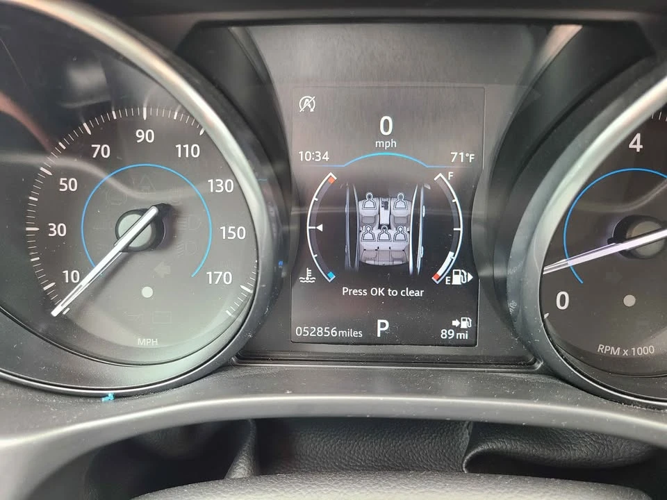 2018 Jaguar XE - Image 9 of 14