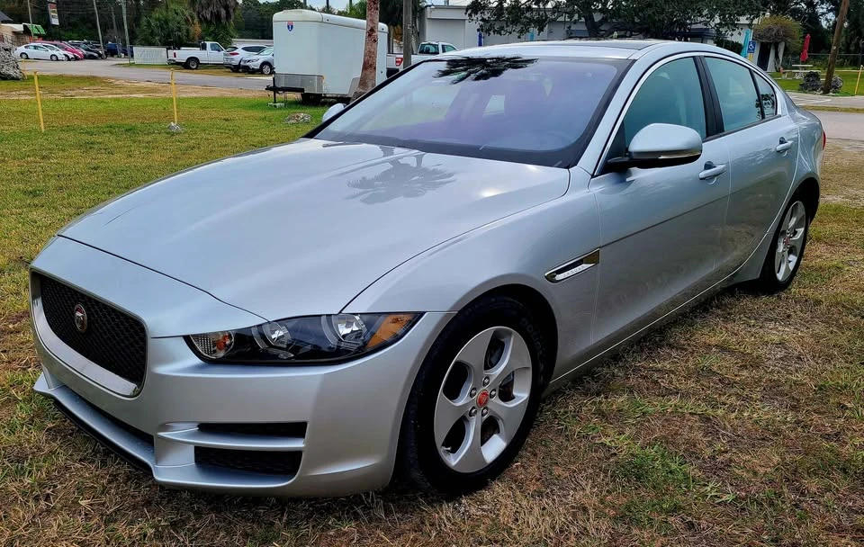 2018 Jaguar XE - Image 3 of 14