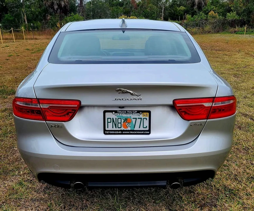 2018 Jaguar XE - Image 10 of 14