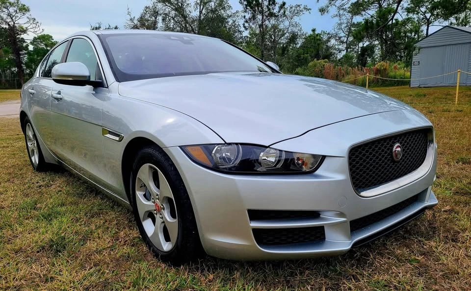 2018 Jaguar XE - Image 11 of 14