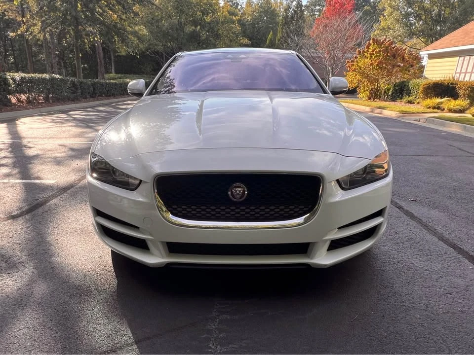 2018 Jaguar XE - Image 2 of 16