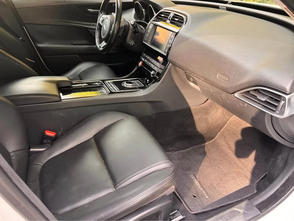 2018 Jaguar XE - Image 15 of 16