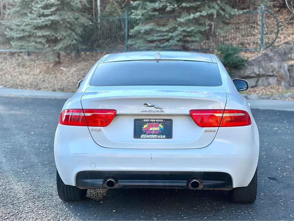 2018 Jaguar XE - Image 5 of 11