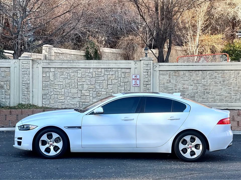 2018 Jaguar XE - Image 7 of 11