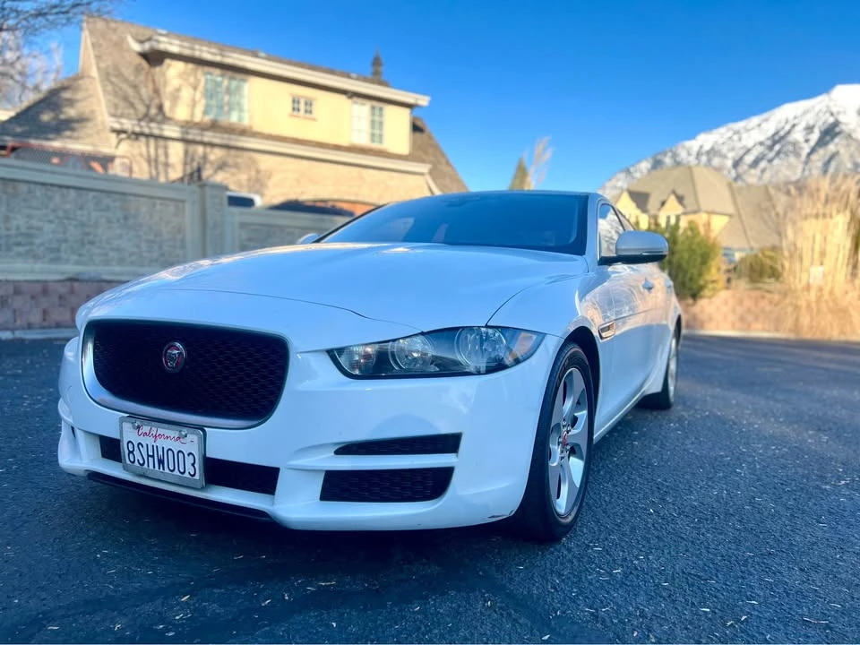 2018 Jaguar XE - Image 8 of 11