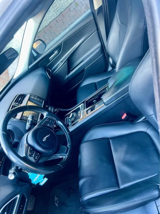 2018 Jaguar XE - Image 11 of 11