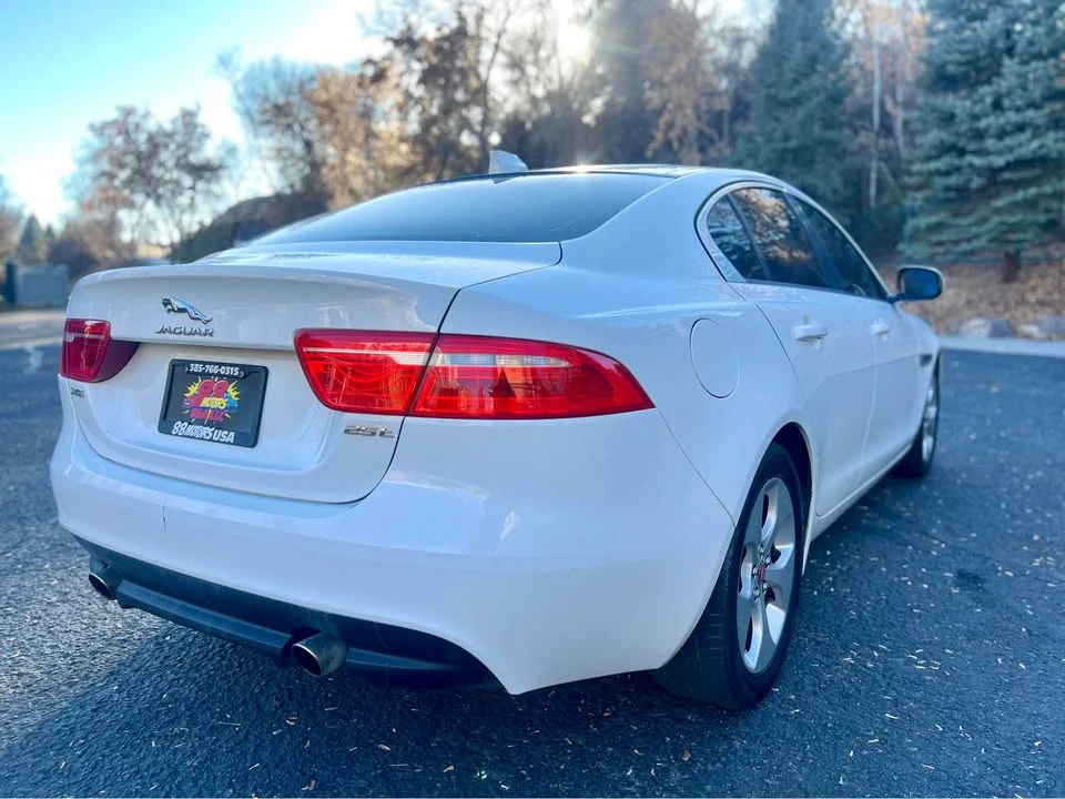 2018 Jaguar XE - Image 4 of 11