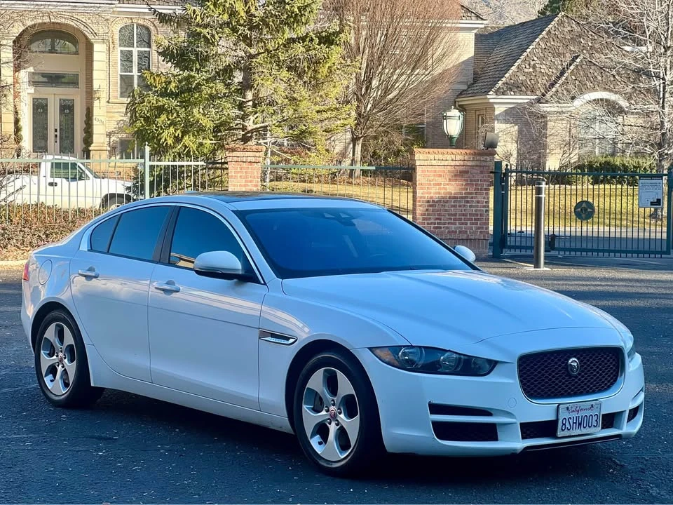 2018 Jaguar XE - Image 2 of 11