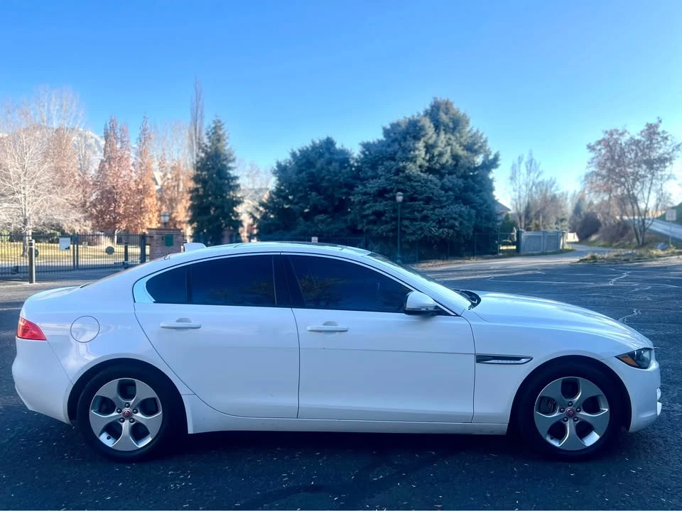 2018 Jaguar XE - Image 3 of 11