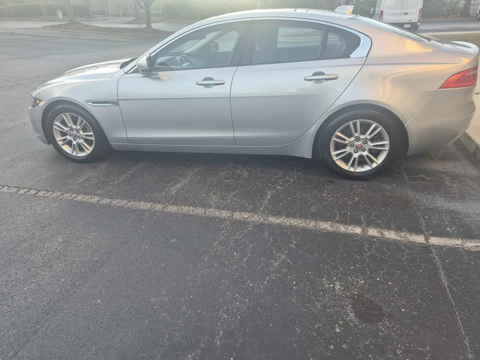 2018 Jaguar XE - Image 3 of 3