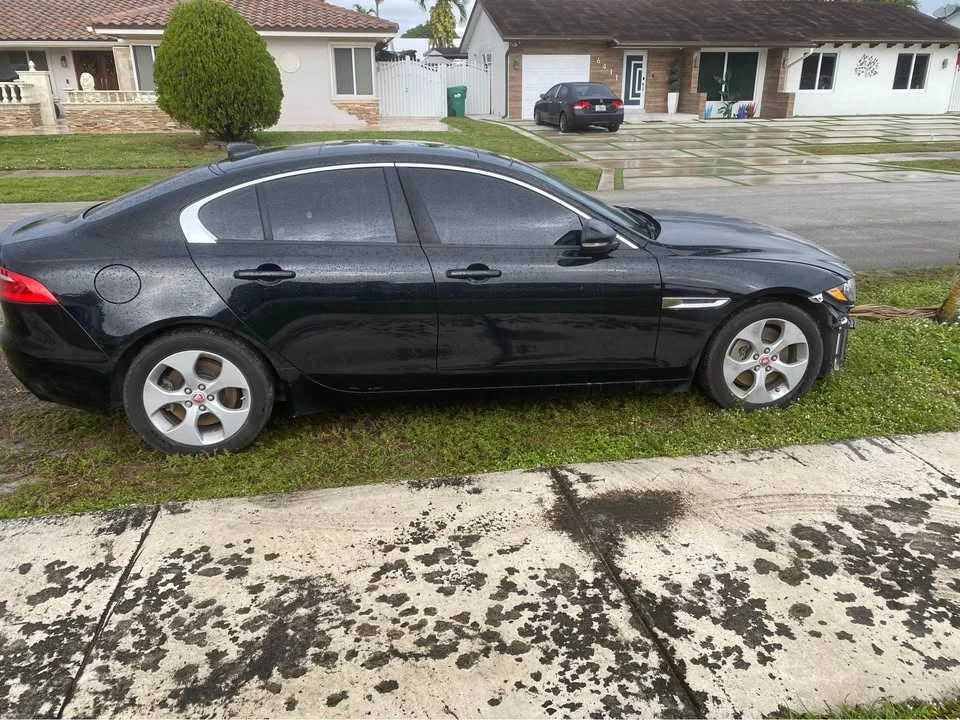 2018 Jaguar XE - Image 2 of 3