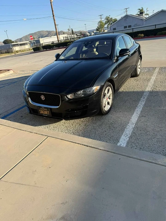 2018 Jaguar XE - Image 9 of 11