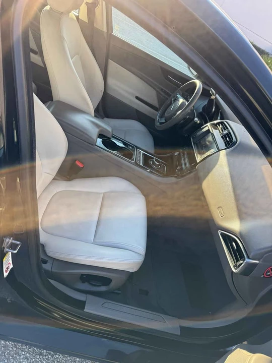 2018 Jaguar XE - Image 5 of 11