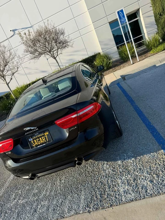 2018 Jaguar XE - Image 8 of 11