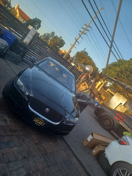 2018 Jaguar XE - Image 10 of 11