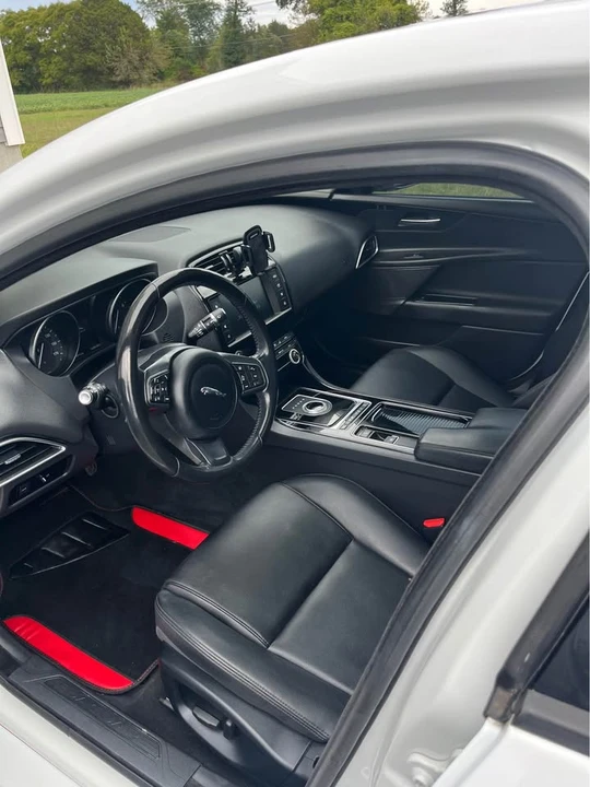 2018 Jaguar XE - Image 6 of 8