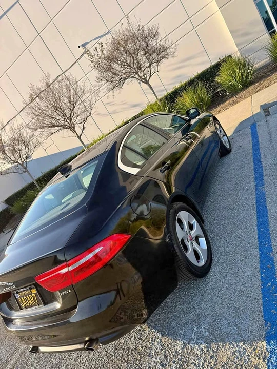 2018 Jaguar XE - Image 2 of 11
