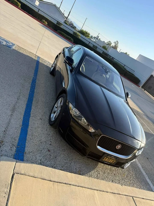 2018 Jaguar XE - Image 6 of 11