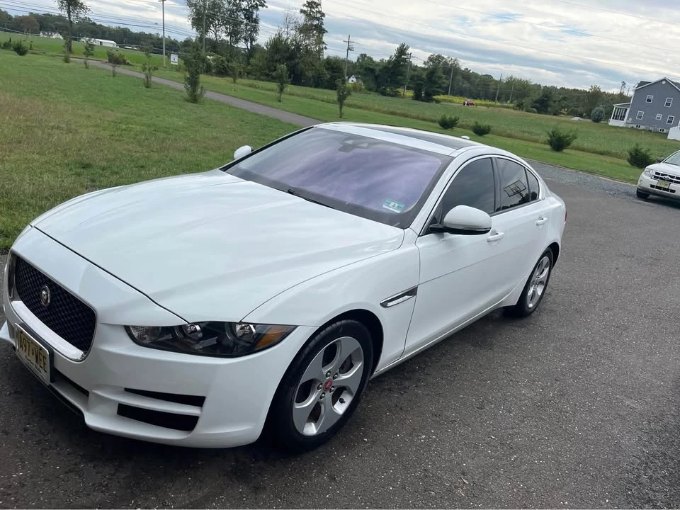 2018 Jaguar XE - Image 8 of 8