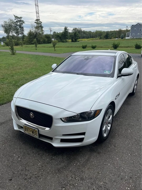 2018 Jaguar XE - Image 7 of 8