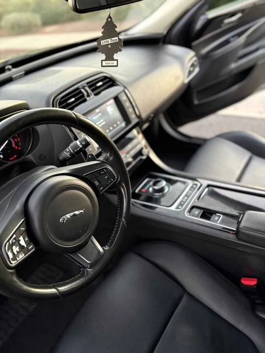 2018 Jaguar XE - Image 12 of 15