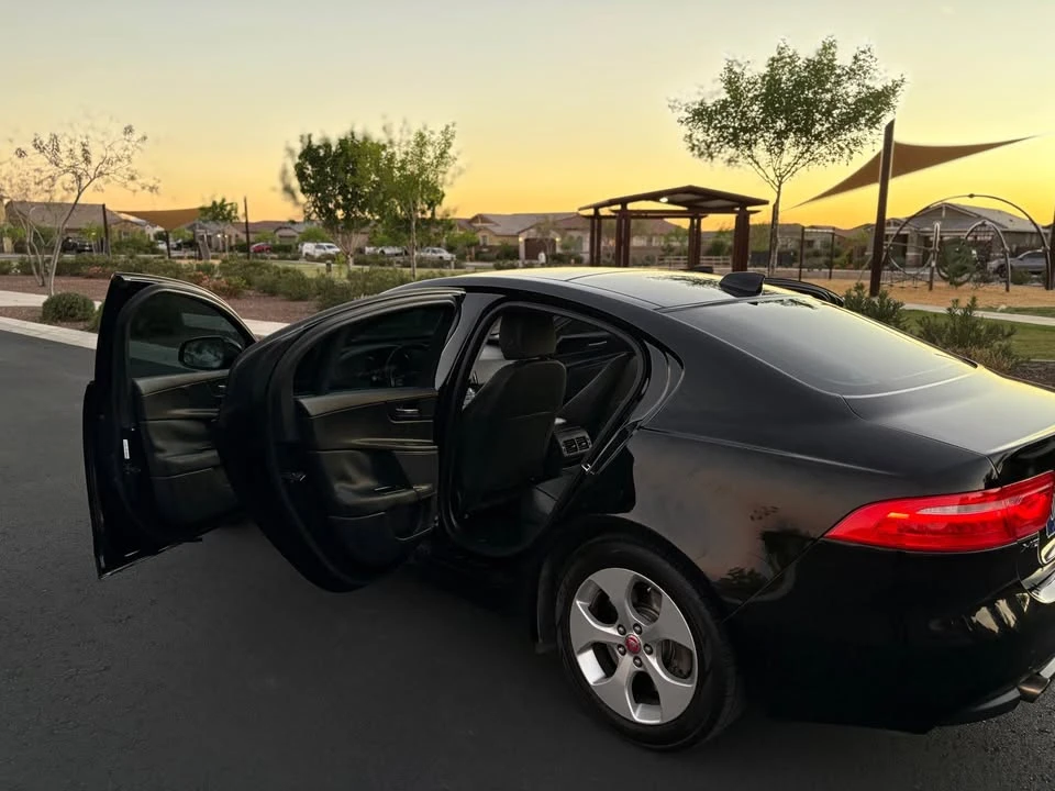 2018 Jaguar XE - Image 5 of 20