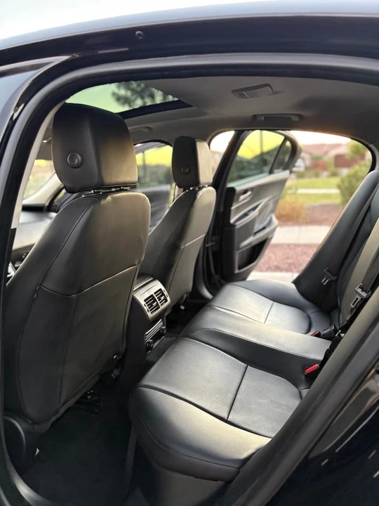 2018 Jaguar XE - Image 16 of 20