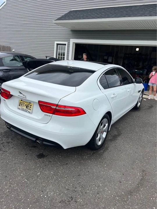 2018 Jaguar XE - Image 4 of 8