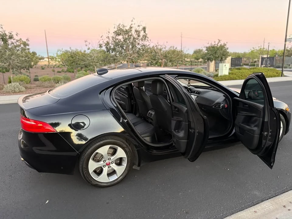 2018 Jaguar XE - Image 6 of 20